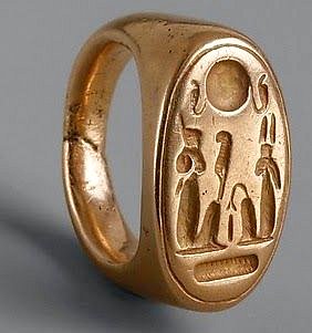 Finger Ring depicting King Akhenaten and Queen Nefertiti as Shu and Tefnut _ New Kingdom, Amarna Period _ The Metropolitan Museum of Art