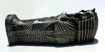 King " Tut Ankh Amen " Metal silver color coffin (a)