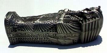 King " Tut Ankh Amen " Metal silver color coffin (b)