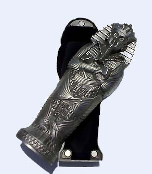 King " Tut Ankh Amen " Metal silver color coffin (d)